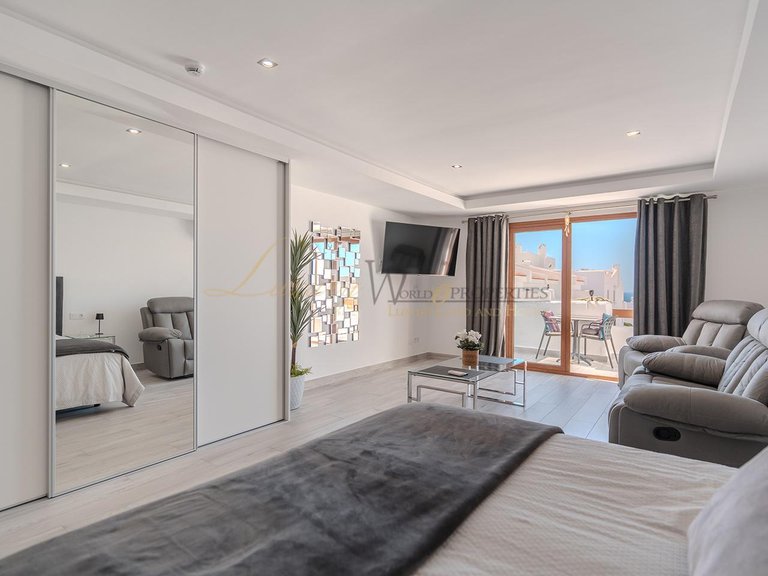 Apartment for Sale in Los Cristianos, Tenerife, España 5