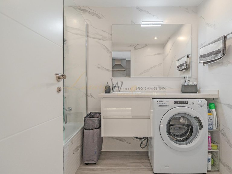 Apartment for Sale in Los Cristianos, Tenerife, España 18