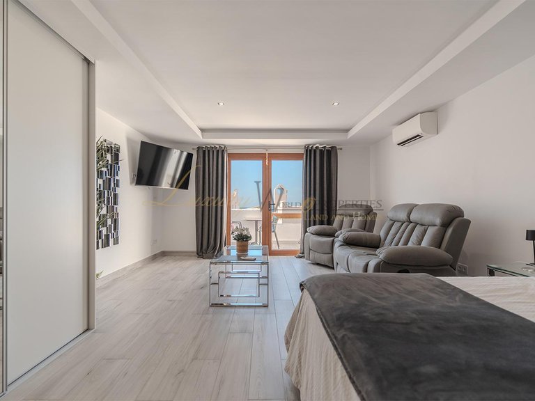 Apartment for Sale in Los Cristianos, Tenerife, España 1