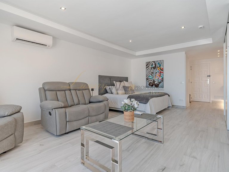 Apartment for Sale in Los Cristianos, Tenerife, España 3