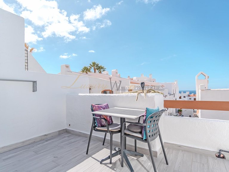 Apartment for Sale in Los Cristianos, Tenerife, España 12
