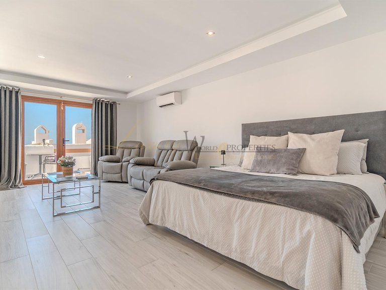 Apartment for Sale in Los Cristianos, Tenerife, España 2