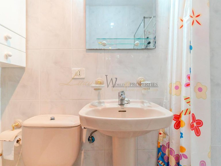 Apartment for Sale in Las Galletas, Tenerife, España 16