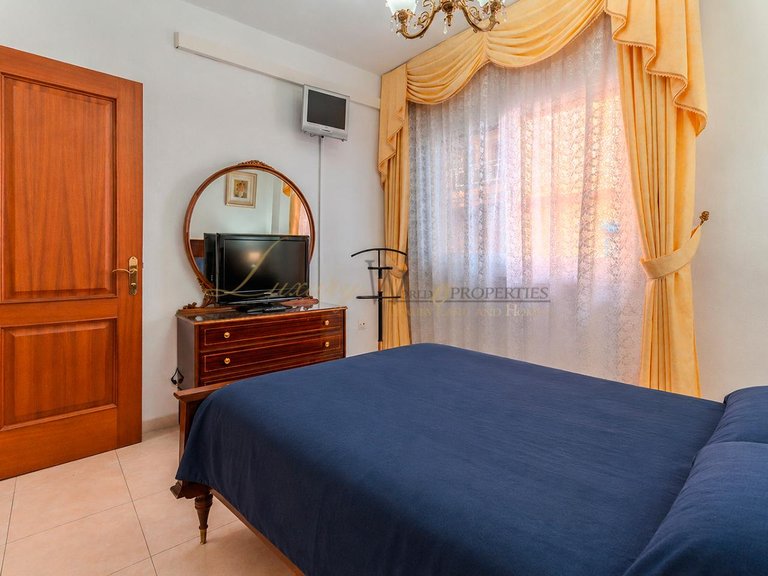 Apartment for Sale in Las Galletas, Tenerife, España 11