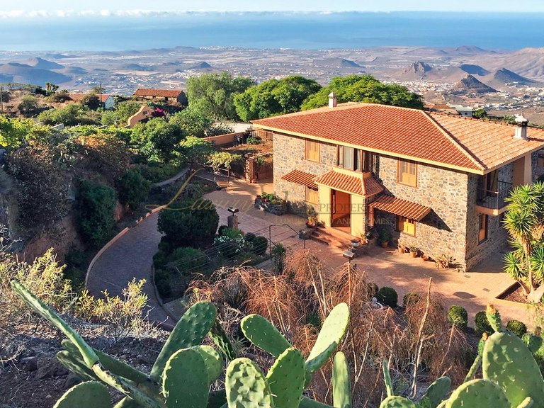 Villa for Sale in Arona, Tenerife, España 1