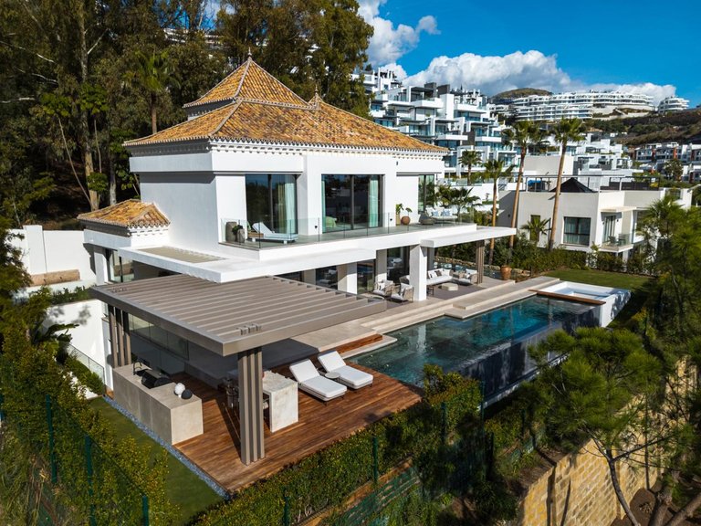 Villa for Sale in Benahavís, Malaga 1