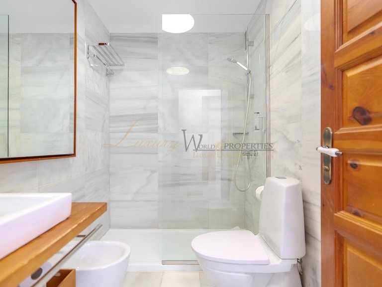 Apartment for Sale in Playa De Las Americas, Tenerife, España 21