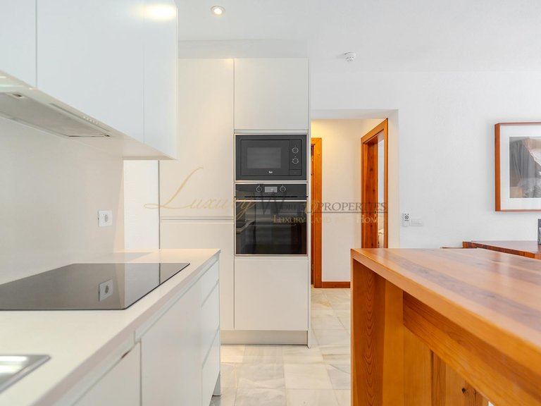 Apartment for Sale in Playa De Las Americas, Tenerife, España 13