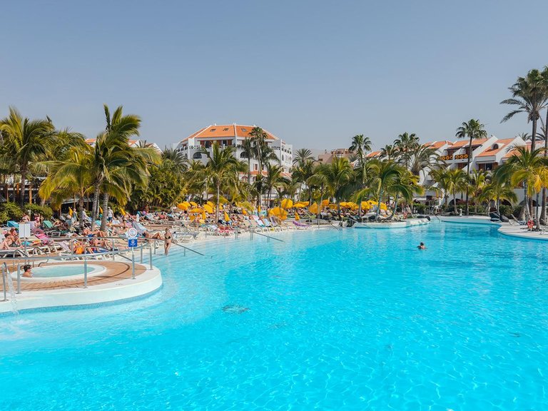 Apartment for Sale in Playa De Las Americas, Tenerife, España 25