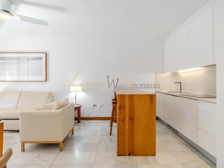 Apartment for Sale in Playa De Las Americas, Tenerife, España 11