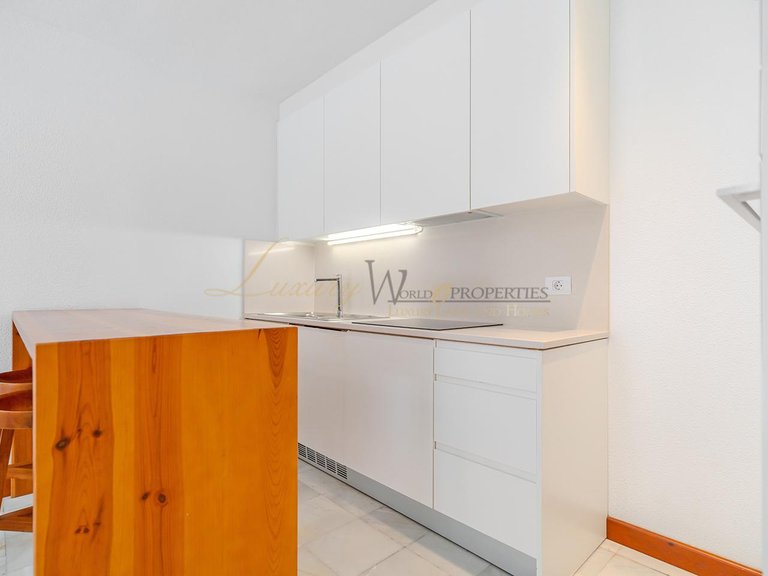 Apartment for Sale in Playa De Las Americas, Tenerife, España 12