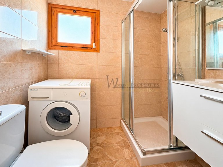 Apartment for Sale in Los Cristianos, Tenerife, España 12