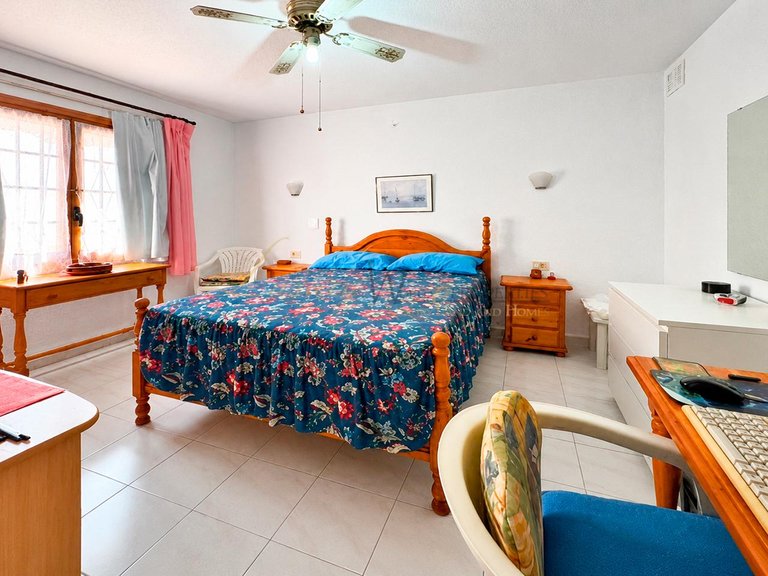 Apartment for Sale in Los Cristianos, Tenerife, España 10