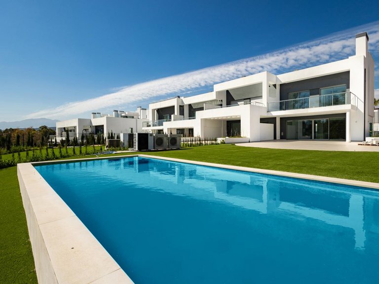 Villa for Sale in San Pedro Alcántara, Malaga 2