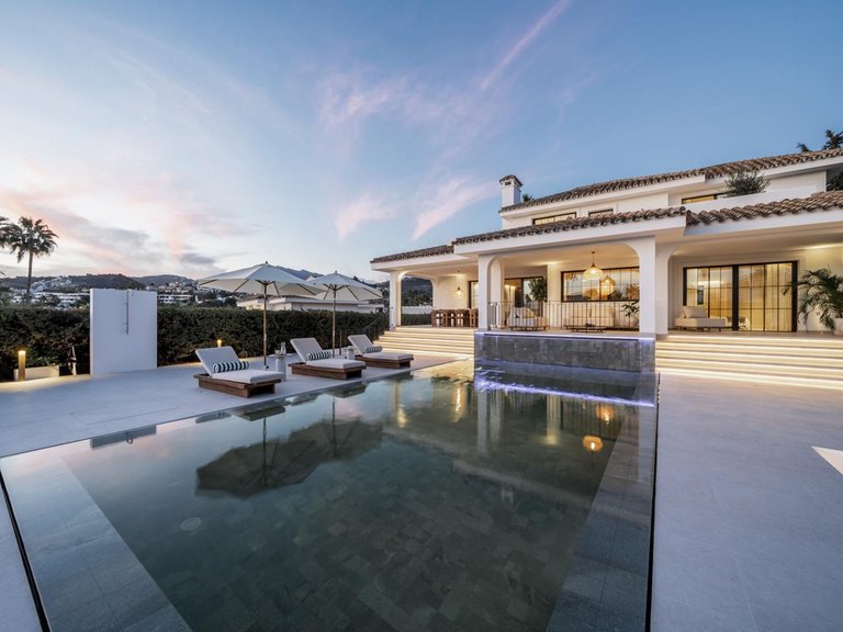 Villa for Sale in Marbella, Malaga 44