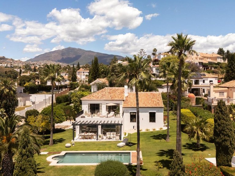 Villa for Sale in Benahavís, Malaga 1