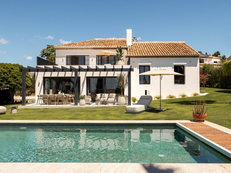 Villa for Sale in Benahavís, Malaga 37
