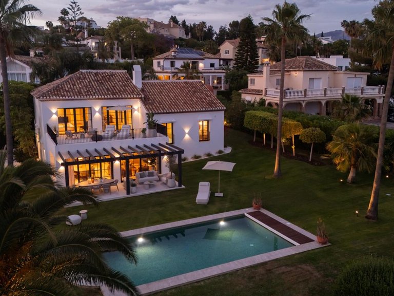 Villa for Sale in Benahavís, Malaga 38