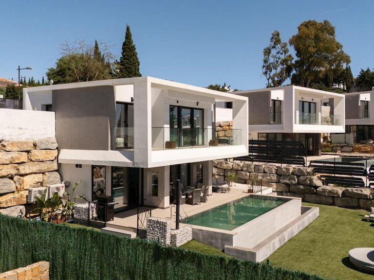 Villa for Sale in Estepona, Malaga 2