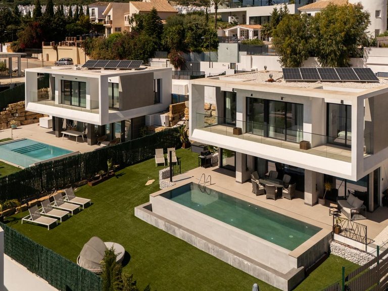 Villa for Sale in Estepona, Malaga 1