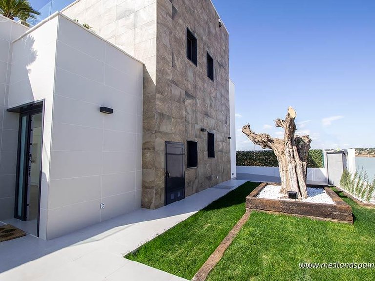 Villa for Sale in Campoamor, Alicante 5