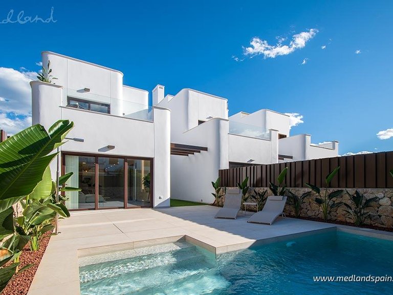 Villa for Sale in Mil Palmeras, Alicante 1