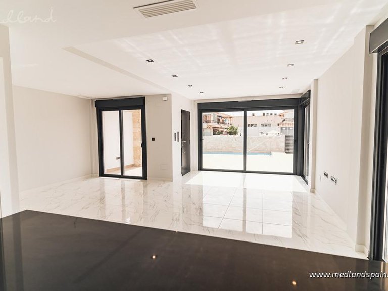 Villa for Sale in Punta Prima, Alicante 4