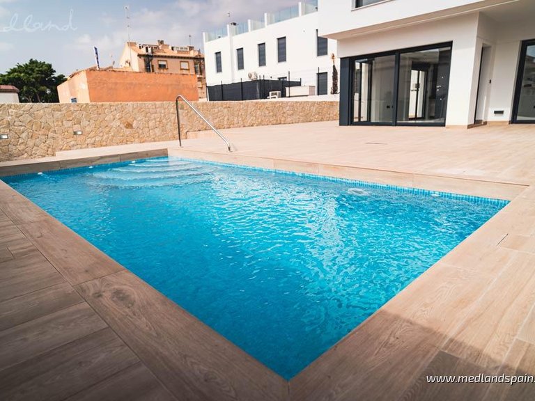 Villa for Sale in Punta Prima, Alicante 2