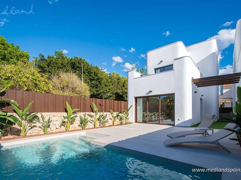 Villa for Sale in Mil Palmeras, Alicante 2