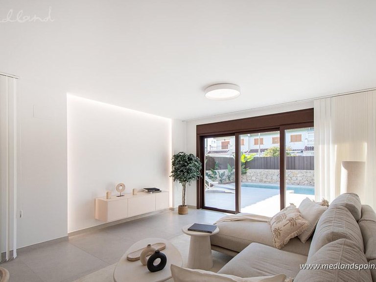 Villa for Sale in Mil Palmeras, Alicante 6