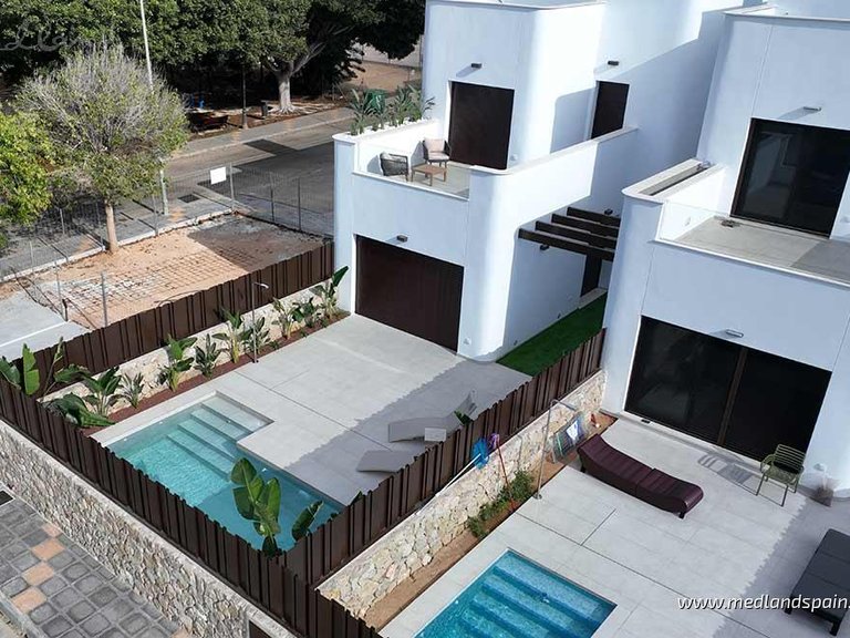 Villa for Sale in Mil Palmeras, Alicante 3