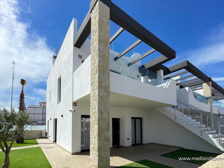 Town House for Sale in Villamartin, Alicante 1