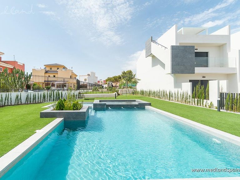 Apartment for Sale in Los Balcones, Alicante 2