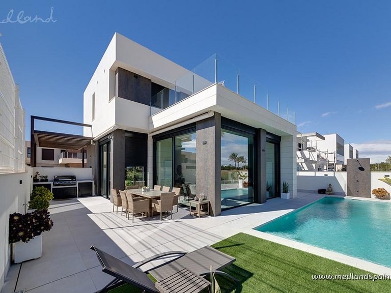 Villa for Sale in Lo Romero Golf, Alicante 1
