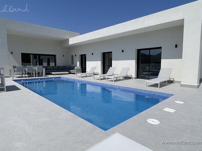 Villa for Sale in La Romana, Alicante 1