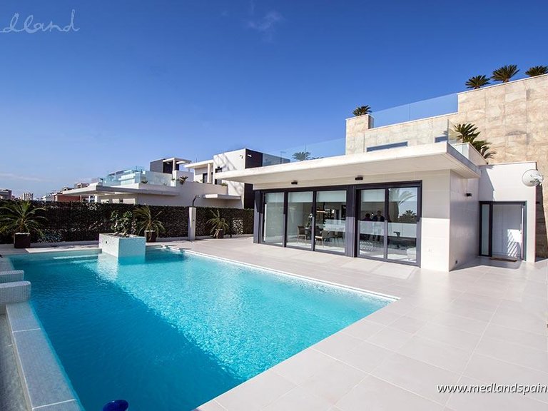 Villa for Sale in Campoamor, Alicante 1