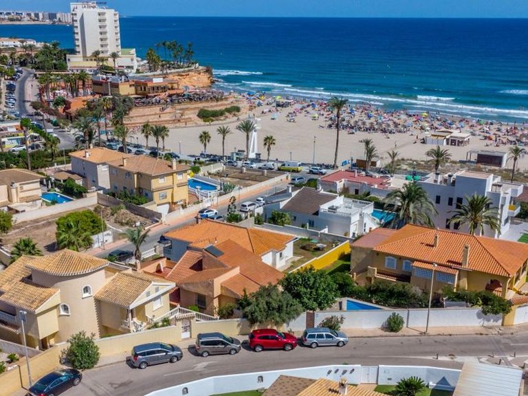 Villa for Sale in La Zenia, Alicante 1