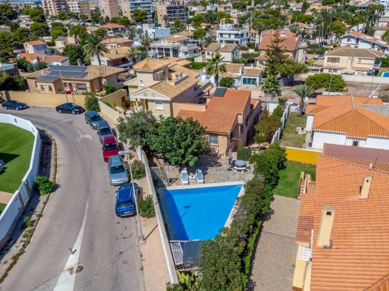 Villa for Sale in La Zenia, Alicante 40