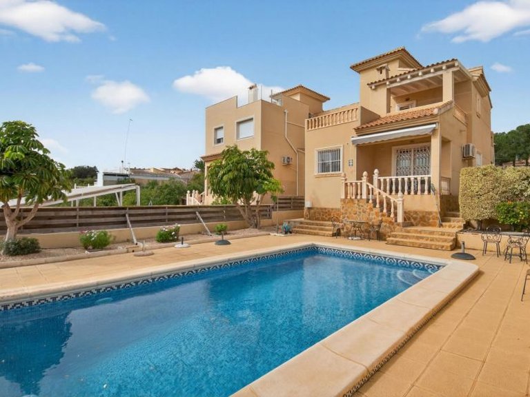 Villa for Sale in Torrevieja, Alicante 26