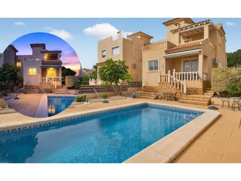 Villa for Sale in Torrevieja, Alicante 1