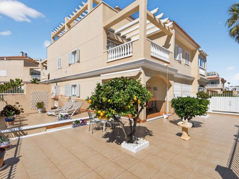 Town House for Sale in Playa Flamenca, Alicante 1