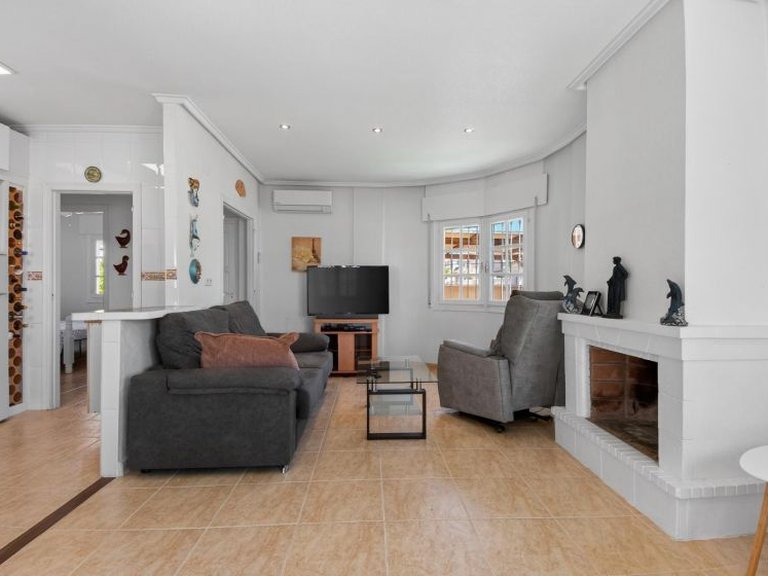 Villa for Sale in Benijofar, Alicante 2