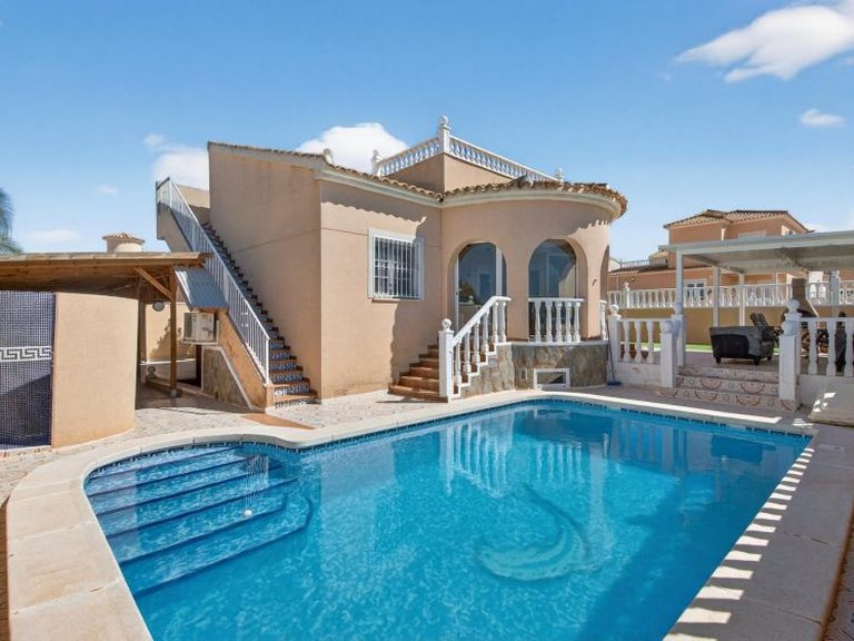 Villa for Sale in Benijofar, Alicante 1