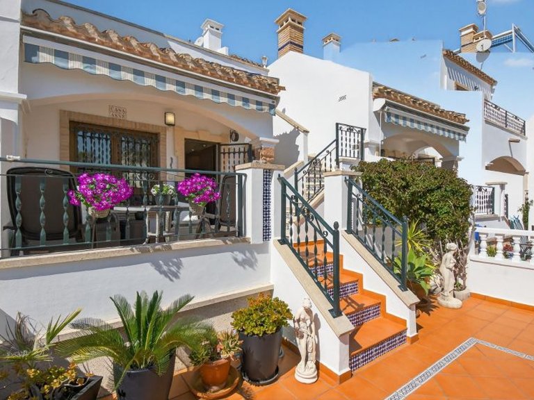 Villa for Sale in Playa Flamenca, Alicante 1