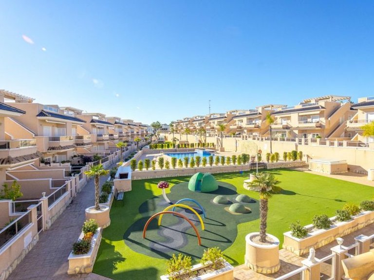 Town House for Sale in Punta Prima, Alicante 28