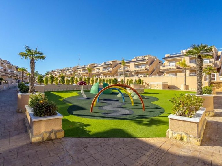 Town House for Sale in Punta Prima, Alicante 31