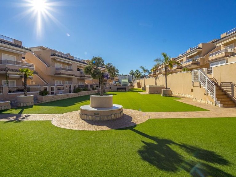 Town House for Sale in Punta Prima, Alicante 45