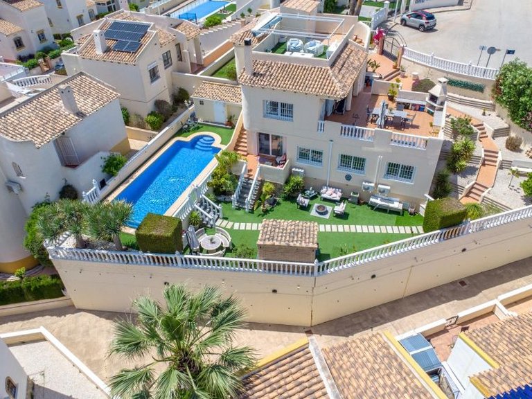 Villa for Sale in Villamartin, Alicante 43