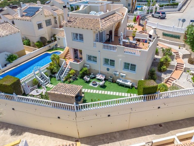 Villa for Sale in Villamartin, Alicante 41