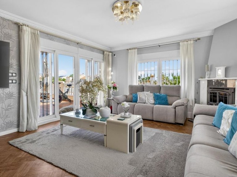 Villa for Sale in Villamartin, Alicante 2